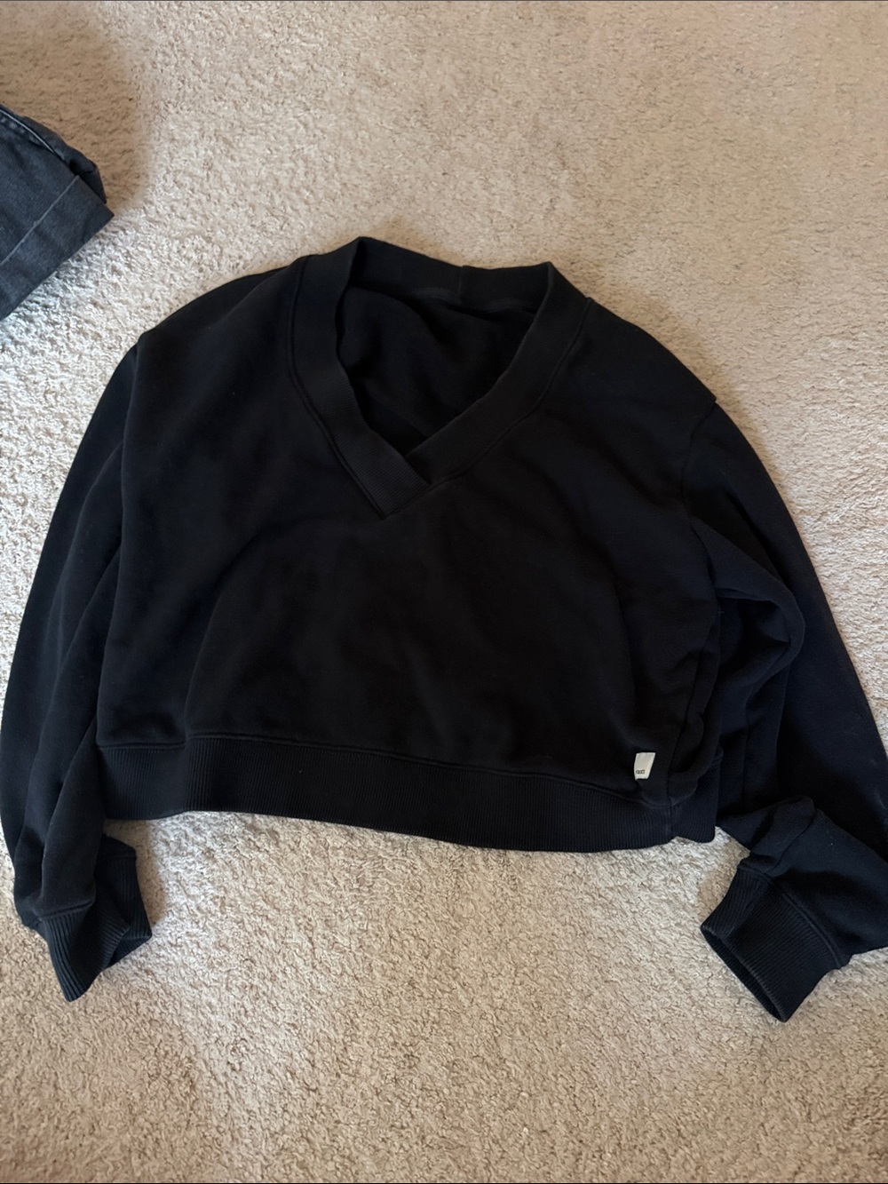 Size small vuori Cropped Black V-Neck Sweatshirt